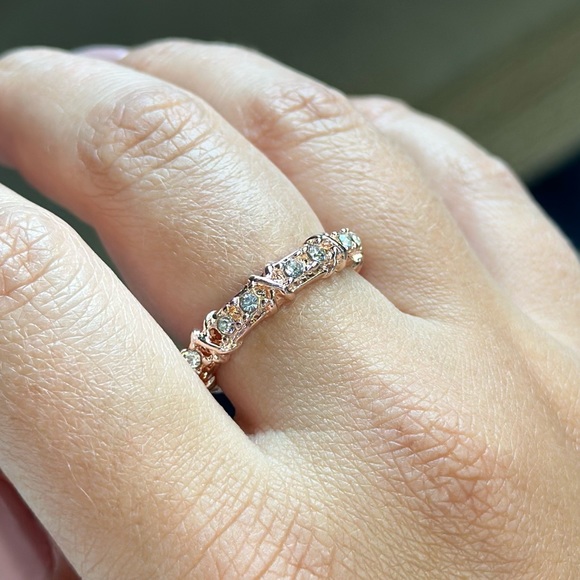 New very Sparkly Shiny Gold 14k plated Ring - Picture 5 of 10